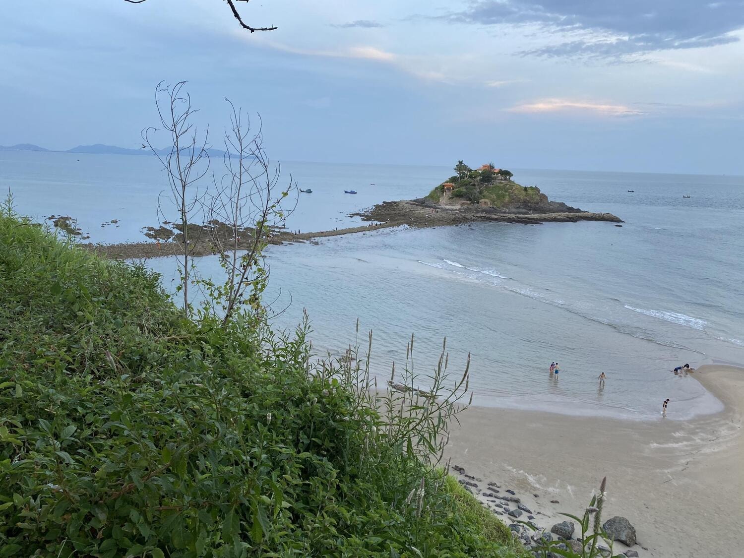 Vong Nguyet Beach overlooking Vung Tau's coastline 